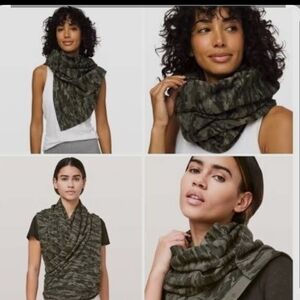 Lululemon Vinyasa Dark Gray Camouflage Scarf